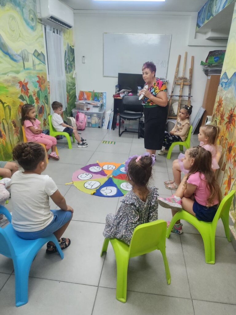 משחק קבוצתי עם ילדים ב-IQLine